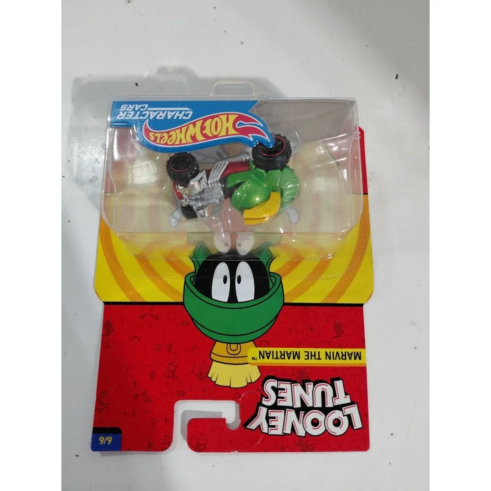 NIP Hot Wheels Character Cars 1:64 Die Cast Looney Tunes Marvin The Martian